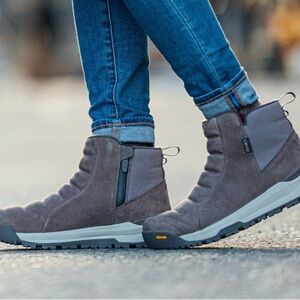 Oboz Women’s Sphinx Pull-On Insulated Waterproof B-Dry Boots in Moose Bown 9.5